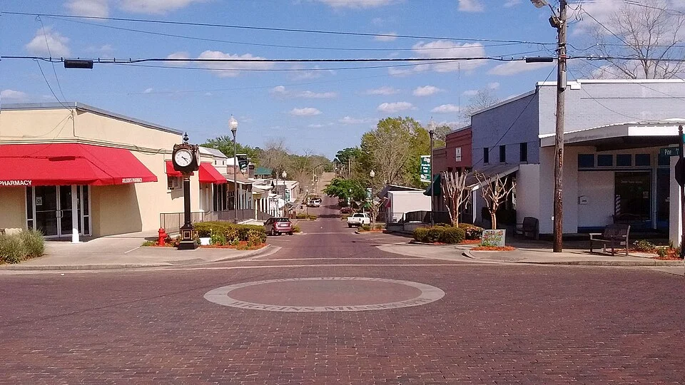 Pine Hill storefronts in downtown Wiggins